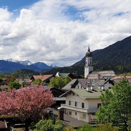 Bunter Hirsch Ferienwohnung Im Garmischer Zentrum Экстерьер фото