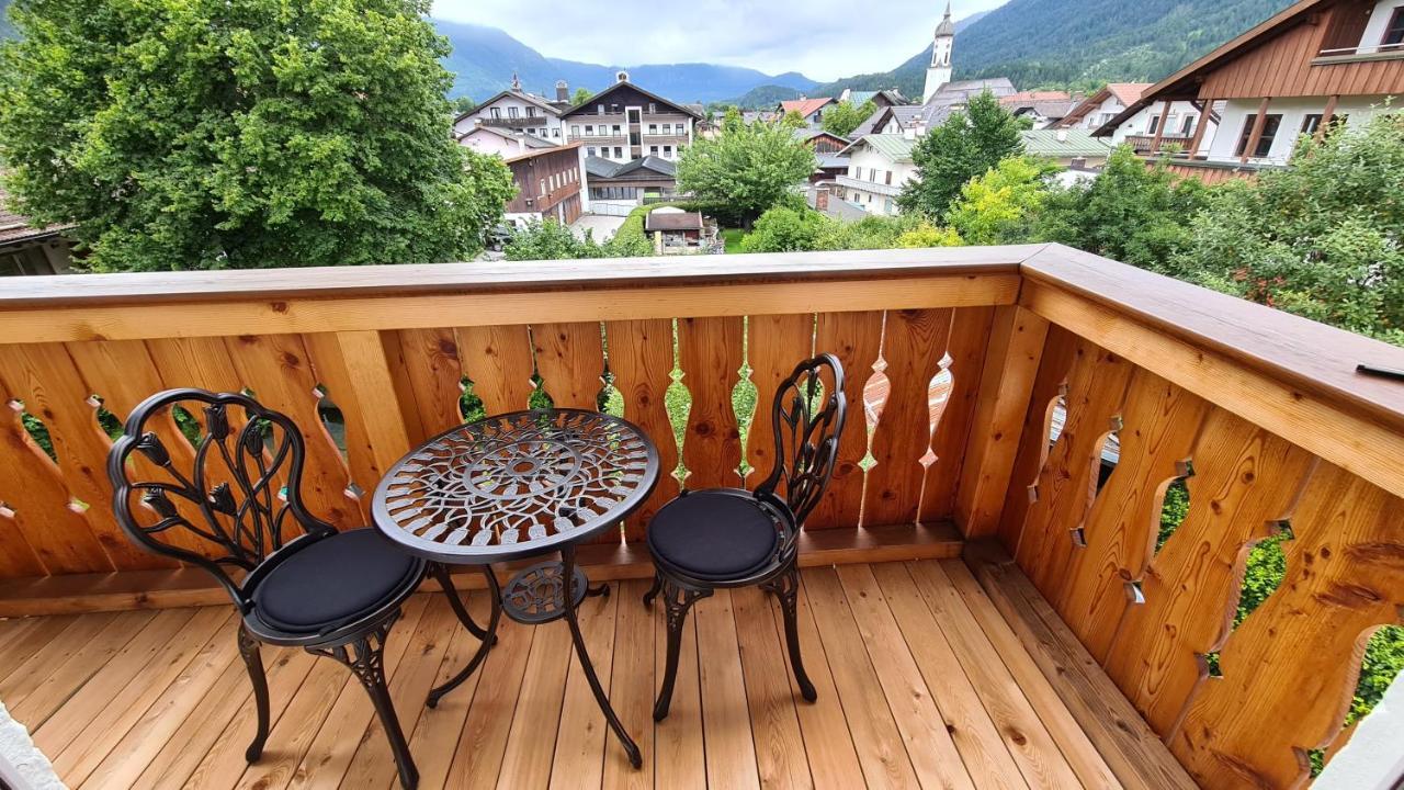 Bunter Hirsch Ferienwohnung Im Garmischer Zentrum Экстерьер фото