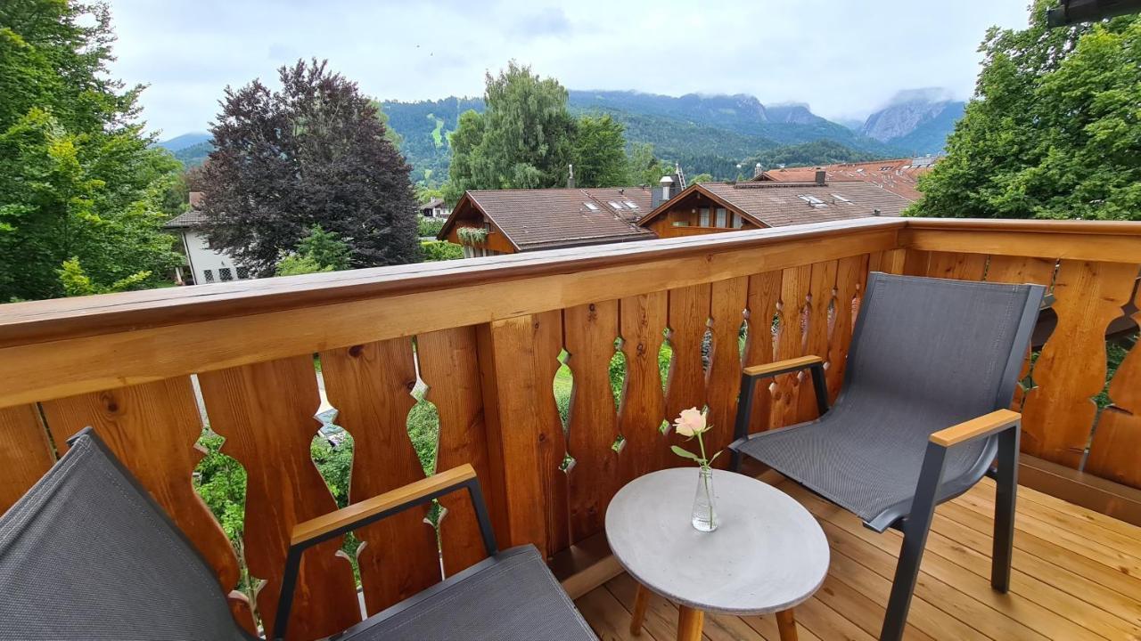 Bunter Hirsch Ferienwohnung Im Garmischer Zentrum Экстерьер фото