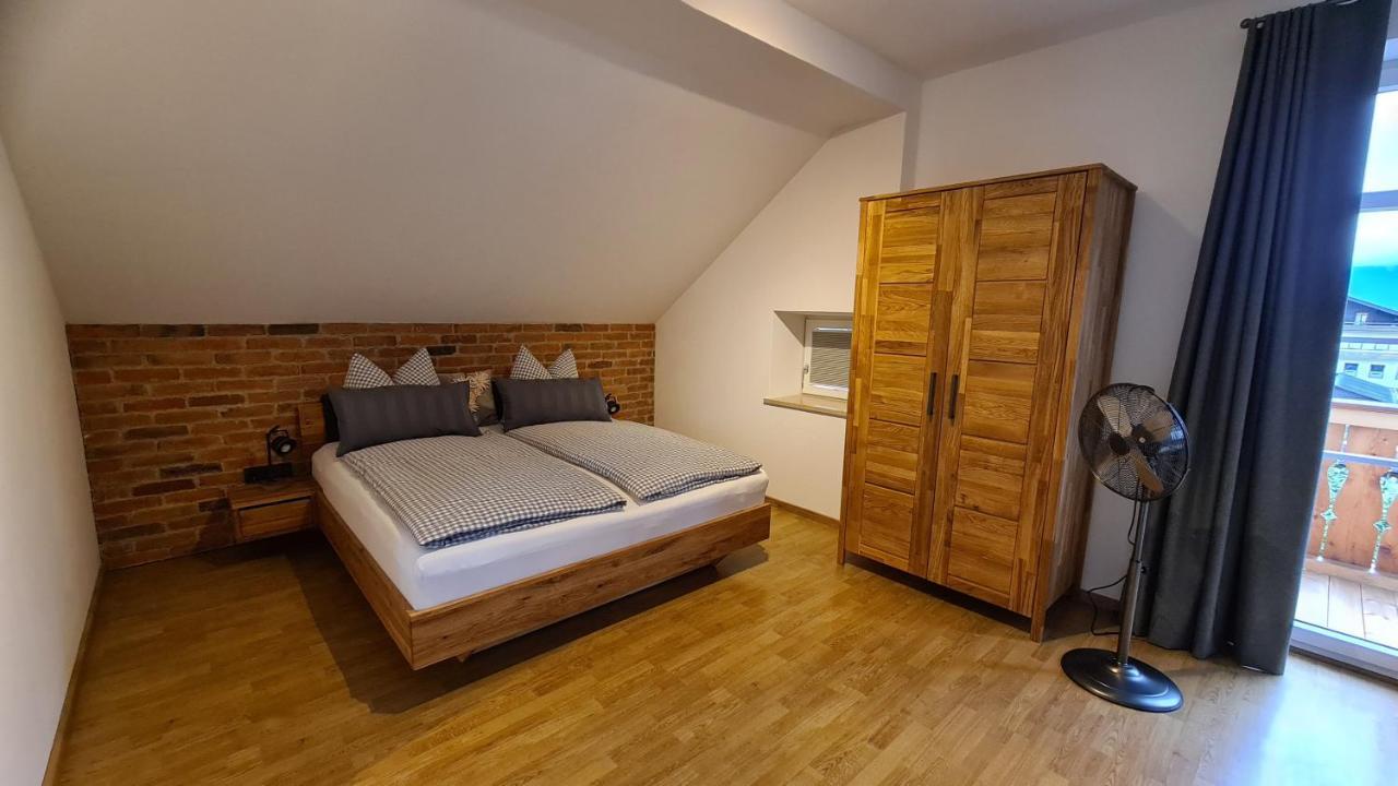 Bunter Hirsch Ferienwohnung Im Garmischer Zentrum Экстерьер фото